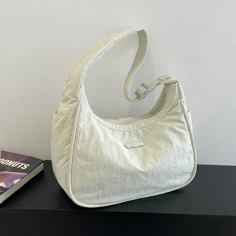 2025韩系简约纯色尼龙饺子包ins时尚百搭单肩包女日常通勤小方包