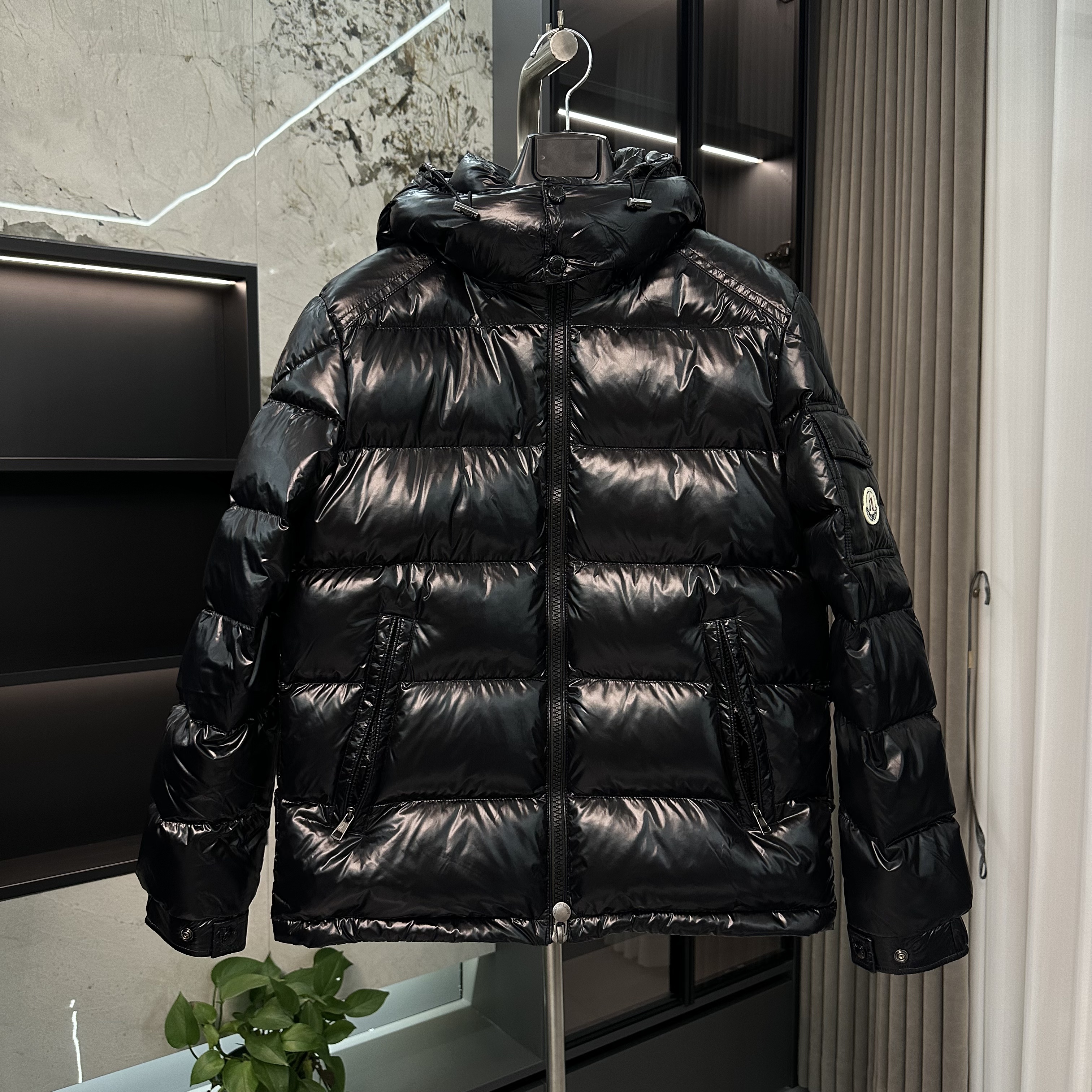 瓦萨其蒙口亮面羽绒服情侣爆款百搭三防连帽爆款休闲男女同款