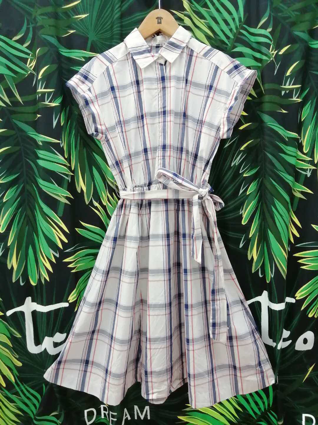 衬衫领系带格子连衣裙