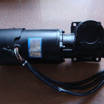 特价原装松下交流异步电机齿轮减速机新GDLA0200LL5星机器人