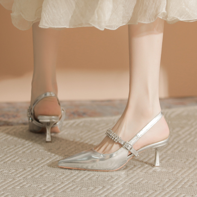 银色高跟鞋女2026年新款气质包头凉鞋后空水钻一字带细跟尖头单鞋