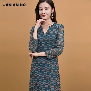 简爱诺春季新品连衣裙手工钉珠V领弹力显瘦包臀裙女士J2160040LQ