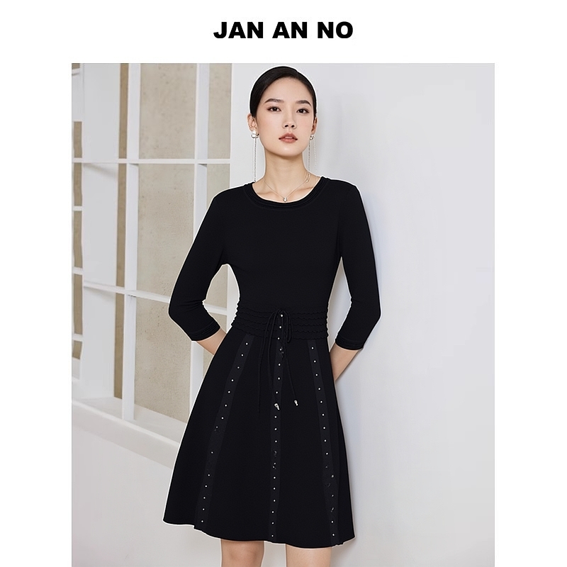 JAN AN NO简爱诺春季新款时尚收腰针织烫钻连衣裙J2010019LQ
