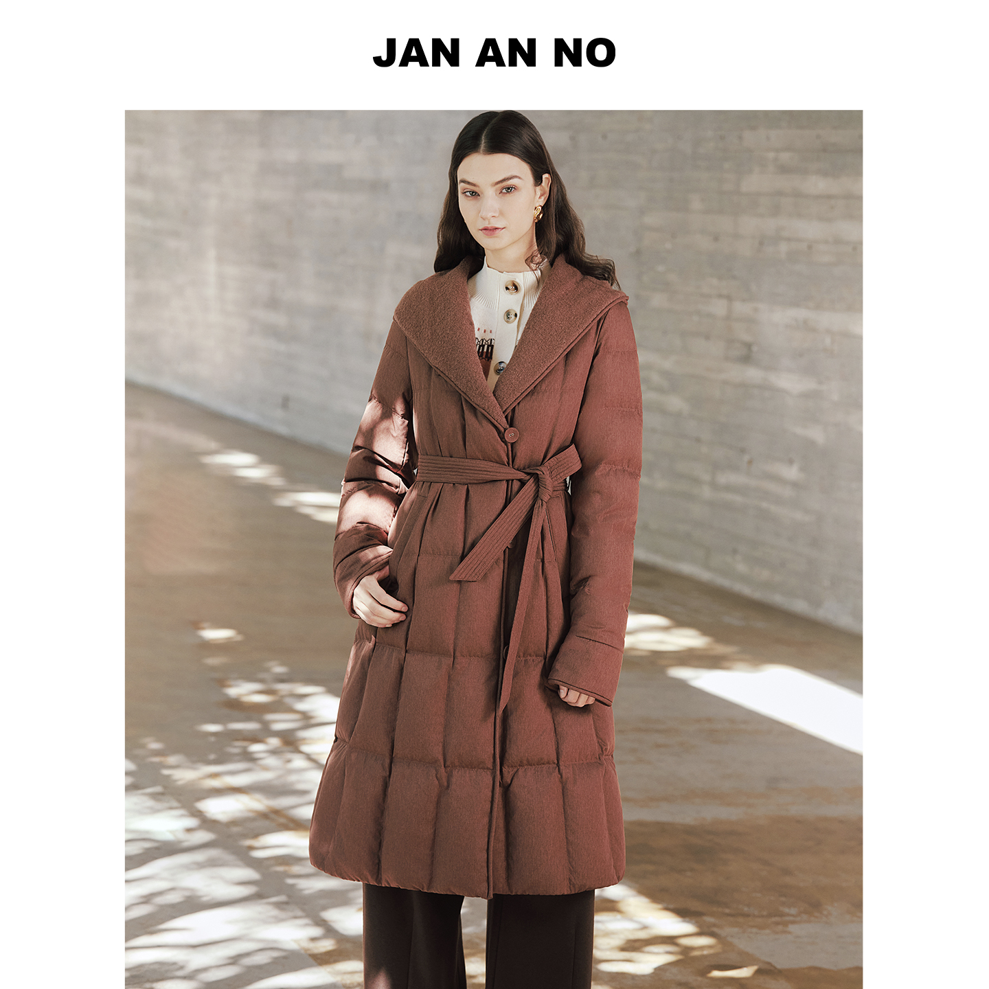 JANANNO简爱诺90白鹅绒连帽长款咖色保暖羽绒服冬新款J2560155YR