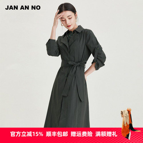 个性翻领，系带收腰，挺括有型，穿着舒适