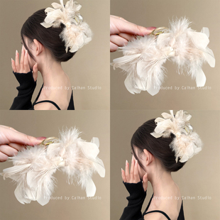 天鹅之梦 鸵鸟鲨鱼夹后脑勺盘发发夹旅行发饰 超仙羽毛抓夹女时尚