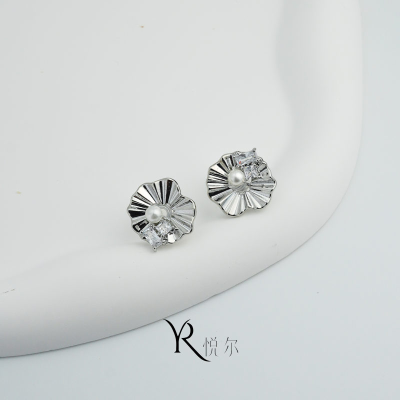 【莲叶何田田】花朵珍珠耳环闪亮气质高级感女耳夹耳饰,饰品/流行首饰/时尚饰品新,耳环,淘宝优惠券,粉丝福利购,淘宝优惠卷