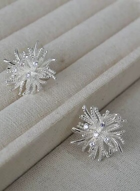 「蒲公英」银白色花朵耳环女无耳洞蚊香盘耳夹高级感百搭通勤耳饰