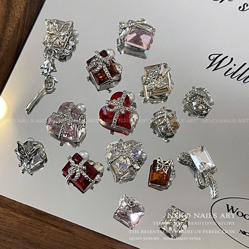 NEKO NK「圣诞礼盒钻」蝴蝶结绑带礼物夹子 锆石爪钻镶嵌美甲饰品