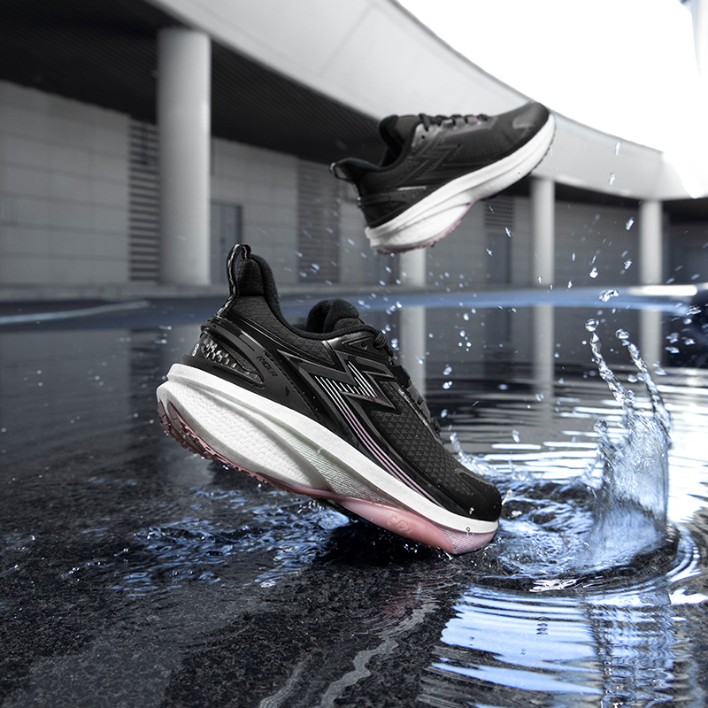 361雨屏8.0运动鞋冬季女鞋皮面防泼水减震防滑黑色防雨跑步鞋女士