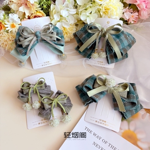 轻烟阁 A276秋季格绒蝴蝶结发饰深绿色学院风毛球顶夹对夹JK风