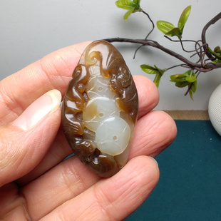 新疆和田玉且末糖白玉蝙蝠铜钱如意吊坠挂件精品男女国风福在眼前