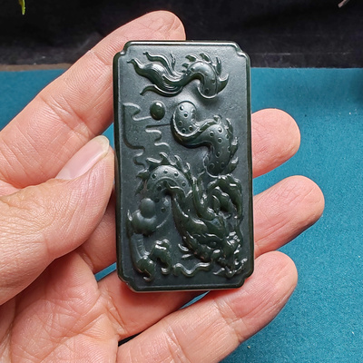 新疆和田玉塔青玉生肖龙牌子玉牌苏工精品浮雕男女国风龙行天下