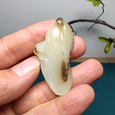 和田玉糖青白玉生肖猴子毛笔吊坠挂件精品男女学生国风妙笔生花