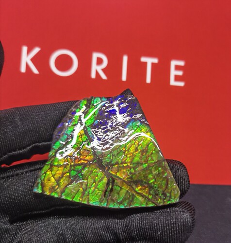 加拿大天然斑彩宝石，korite品牌，七彩龙鳞摆件