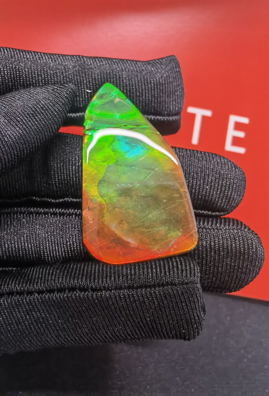 加拿大天然斑彩宝石，2A金红绿彩图片