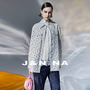J&NINA捷恩尼纳 2025冬季新款慵懒衬衫式落肩袖阔版印花棉衣棉服