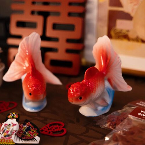 红色锦鲤陶瓷结婚摆件金鱼拍照