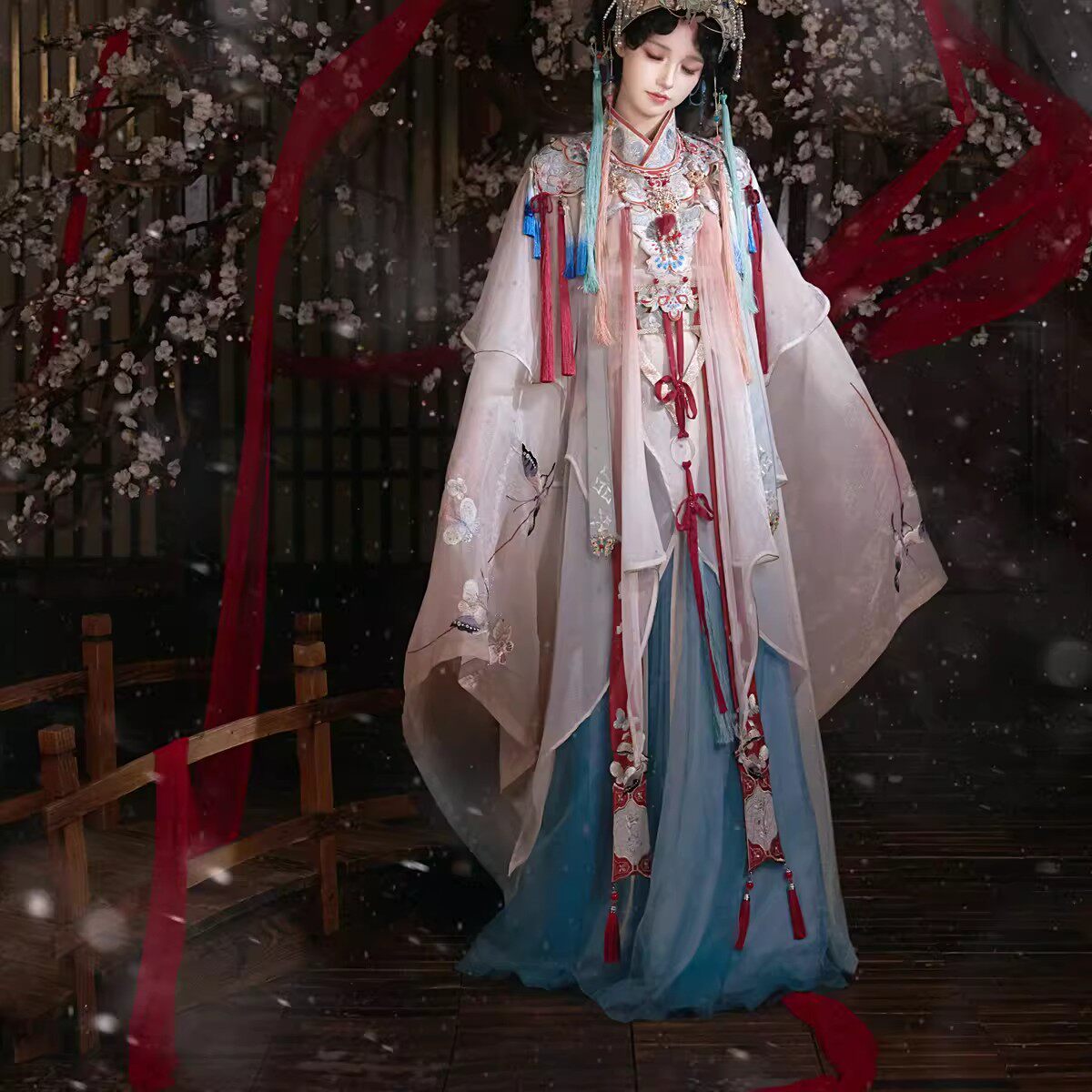 新款汉服女【化蝶】明制交领长衫汉元素重工刺绣云肩春秋仙款套装