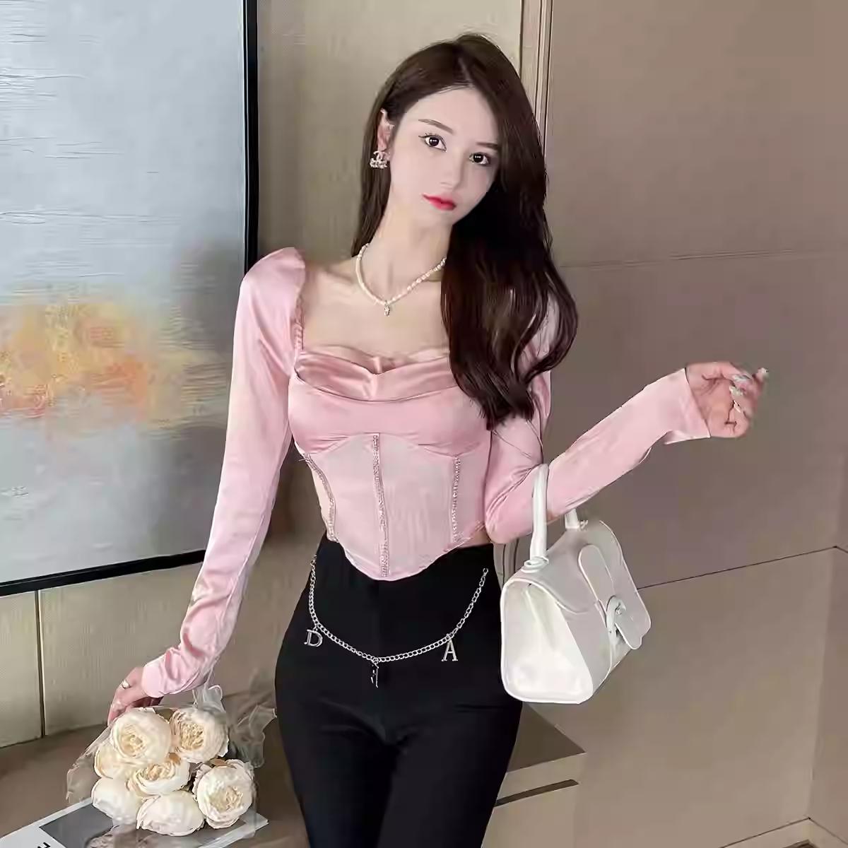 方领漏锁骨泡泡长袖衬衫