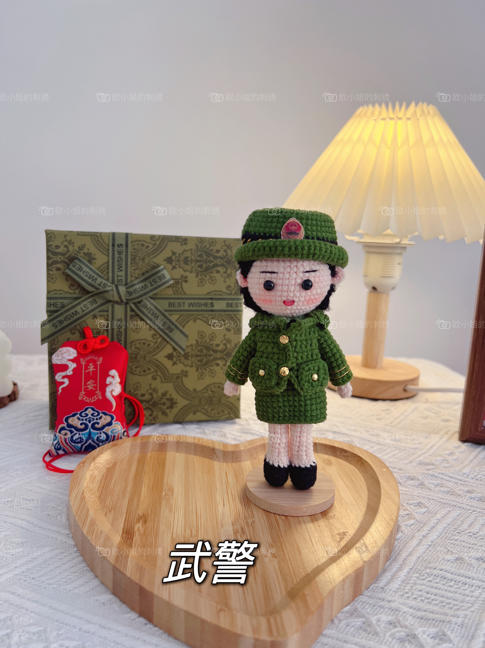 纯手工毛线钩织人偶女兵全身玩偶成品挂件女友男纪念品礼物摆件