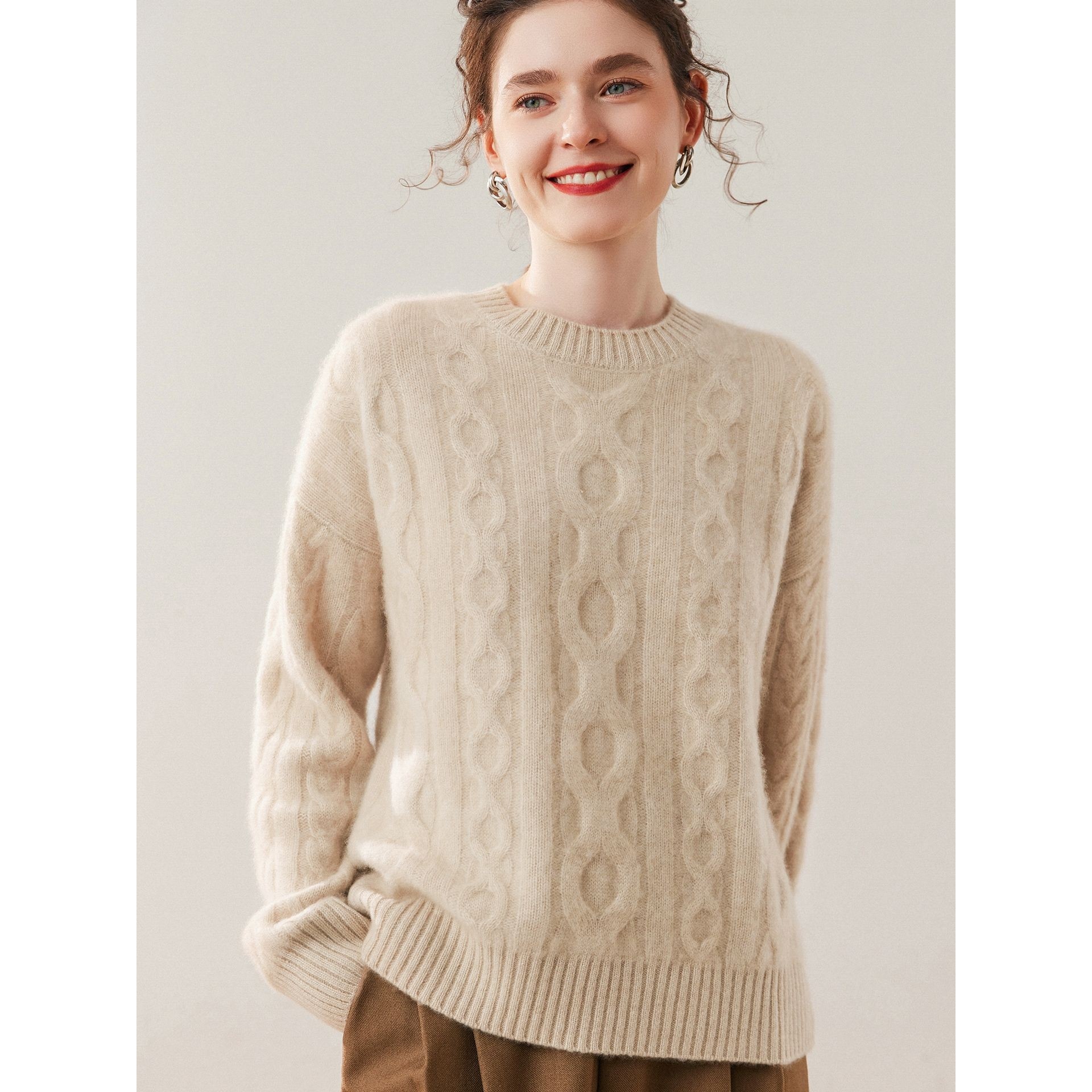 小山羊绒毛衣女圆领秋冬羊绒衫宽松大码针织打底衫绞花宽松针织衫