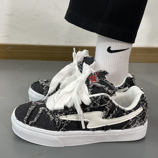 国潮男鞋ins潮牌联名闪电面包休闲鞋百搭情侣款小香风增高滑板鞋