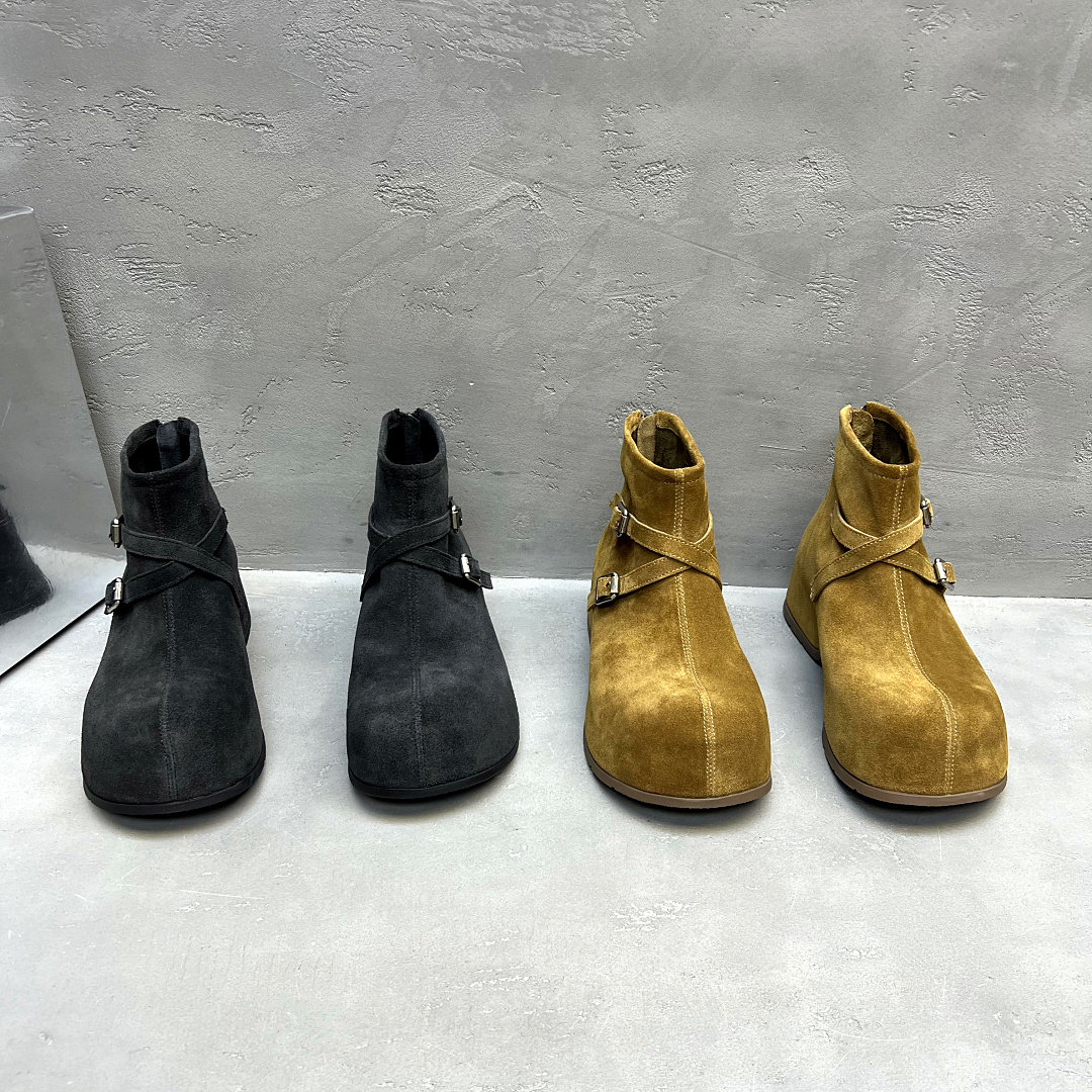 乐魔真皮磨砂马丁靴女秋冬新款潮