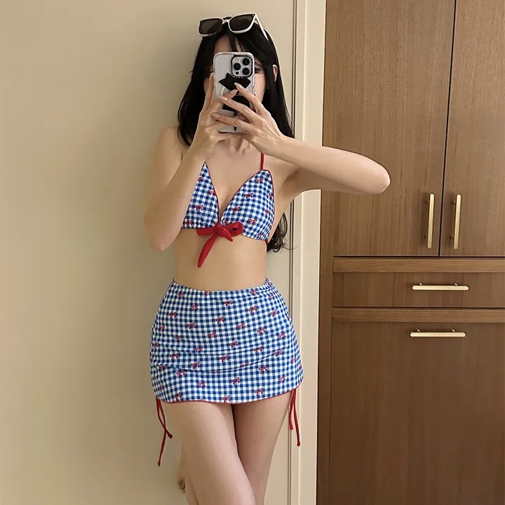 2025网红新款性感露背小胸聚拢时尚格子显白分体裙式泳衣女三件套