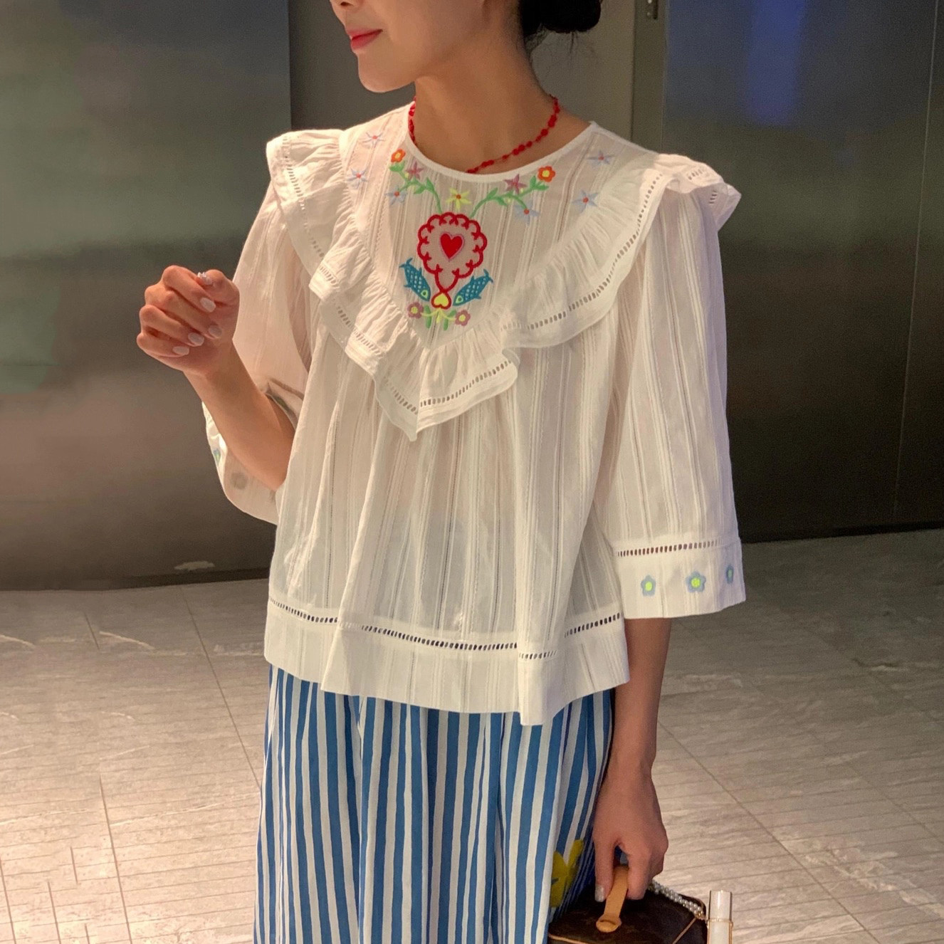 韩国镂空刺绣花朵宽松五分袖衬衫