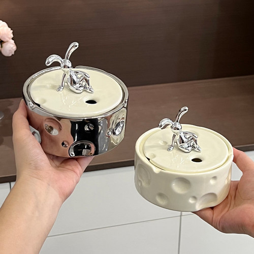 轻奢高级感烟灰缸带盖创意