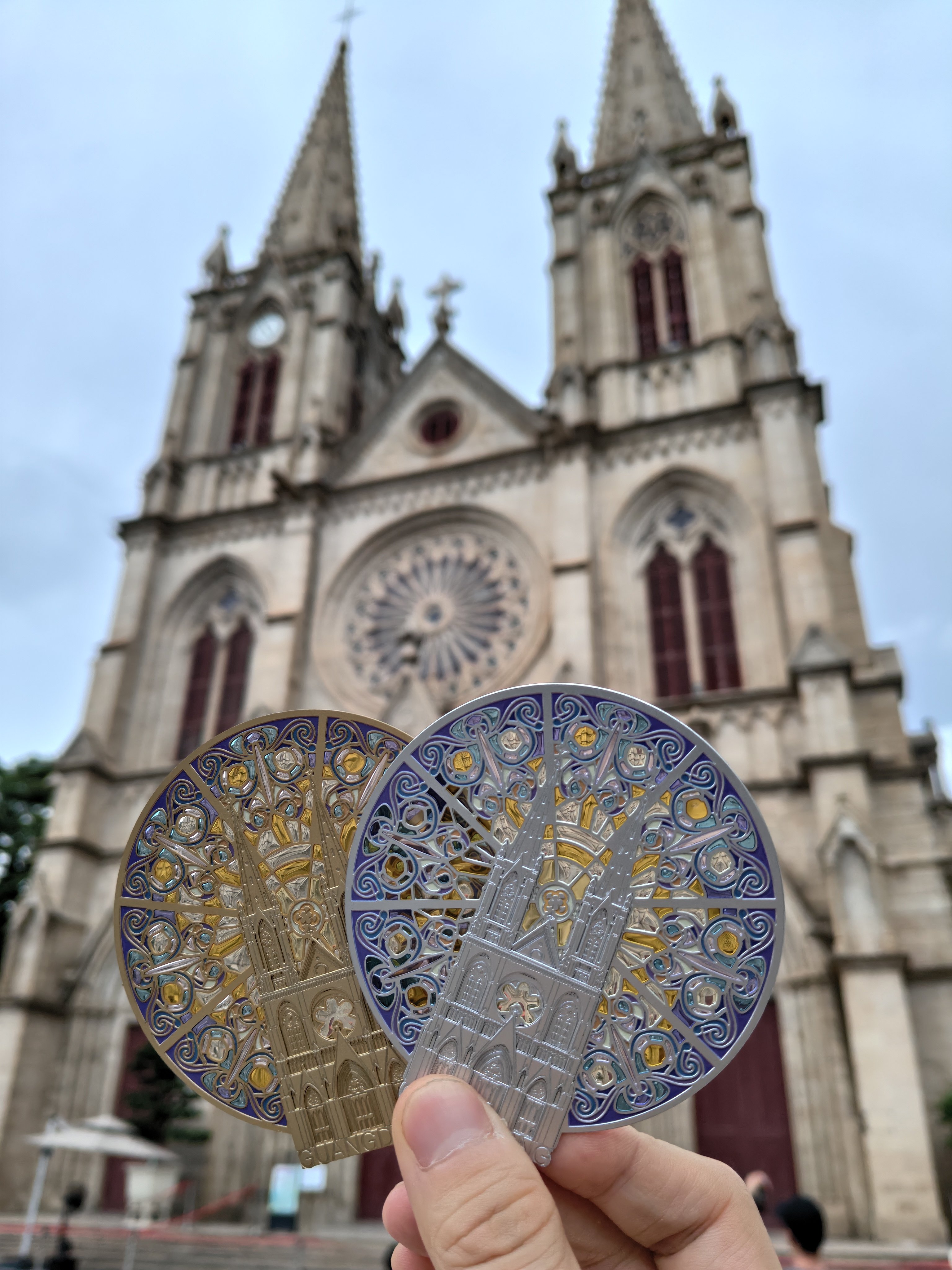 广州圣心大教堂透光冰箱贴书签金属彩窗透光文创纪念品旅游纪念币