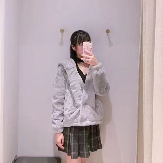 拉夏2025秋季新款宽松时尚休闲连帽长袖毛毛绒短款外套女20010009