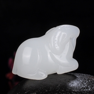 天然新疆和田玉籽料玉羊吊坠男女款生肖羊洋洋得意羊脂玉项链挂件