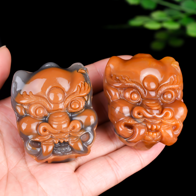 天然云南黄龙玉鬼头皮带扣把件