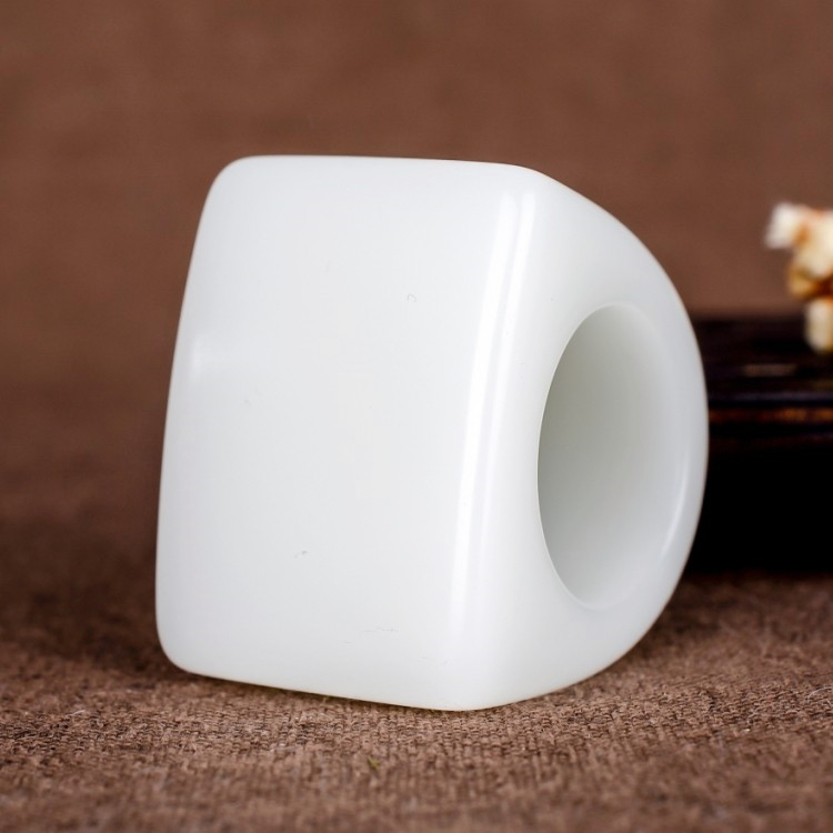 天然新疆和田玉白玉马鞍面扳指