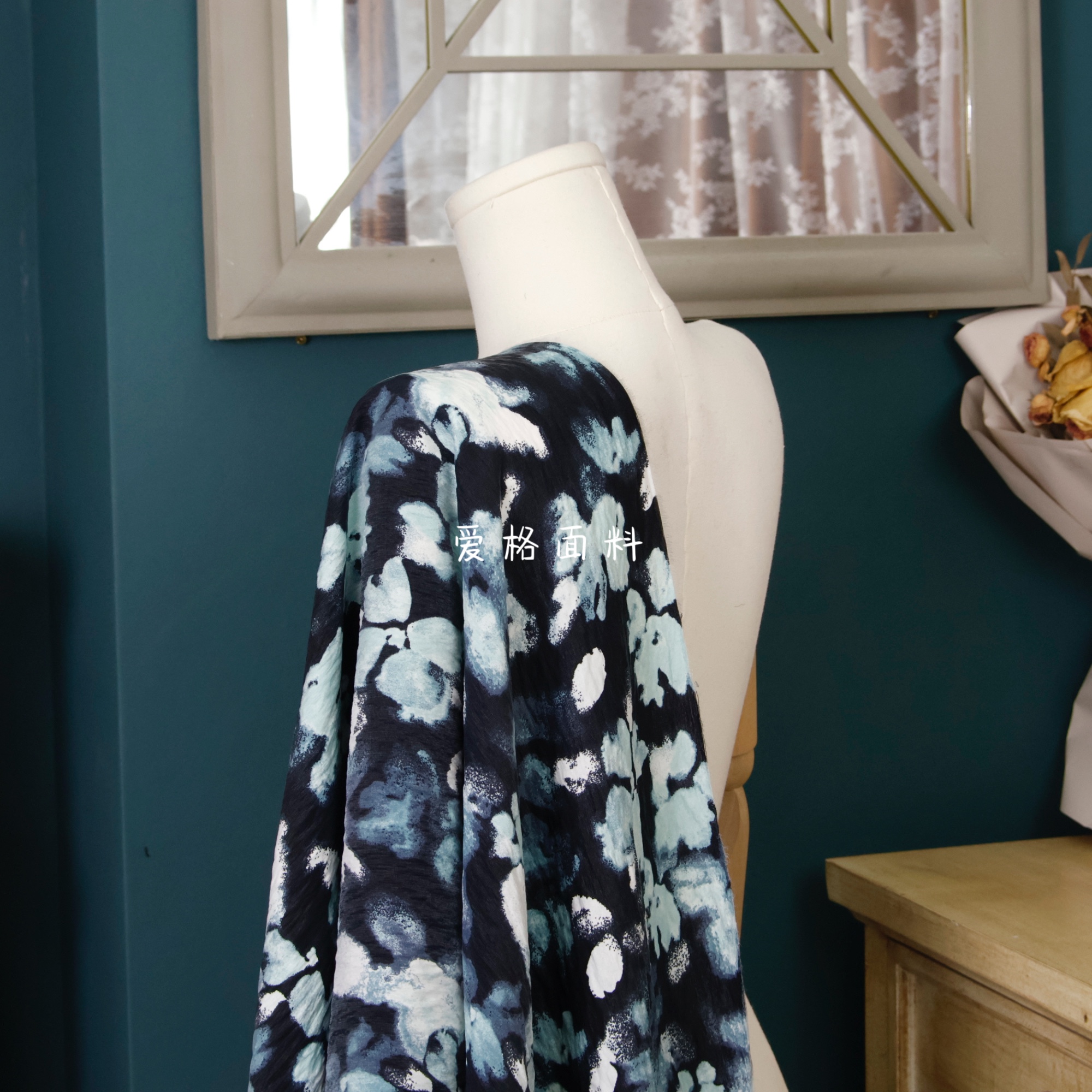 柔软亲肤不透 深蓝色水墨花朵晕染天丝麻棉麻面料衬衫连衣裙旗袍