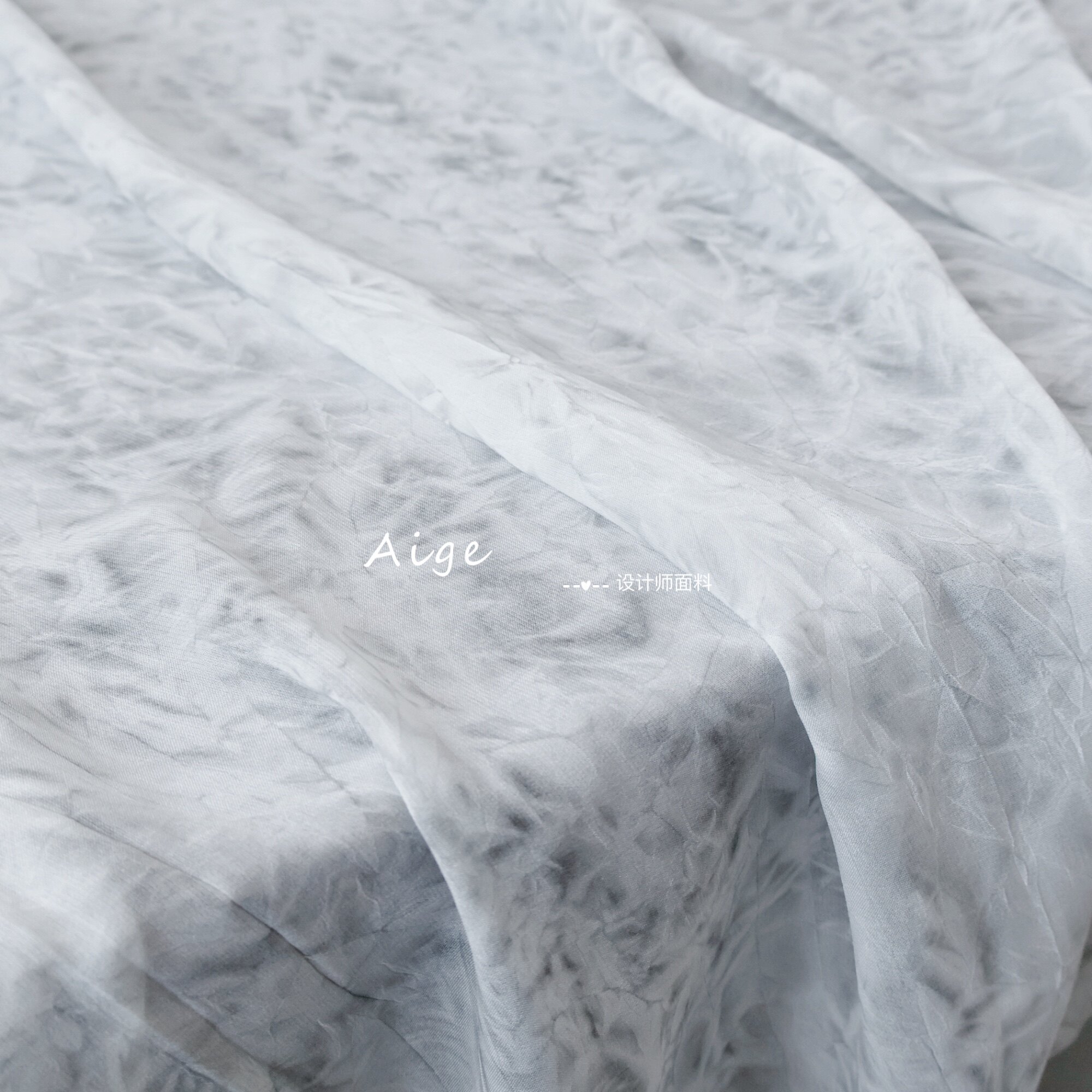 半透飘逸 浅灰色不规则龟纹褶皱炒色雪纺面料衬衫防晒开衫布料diy