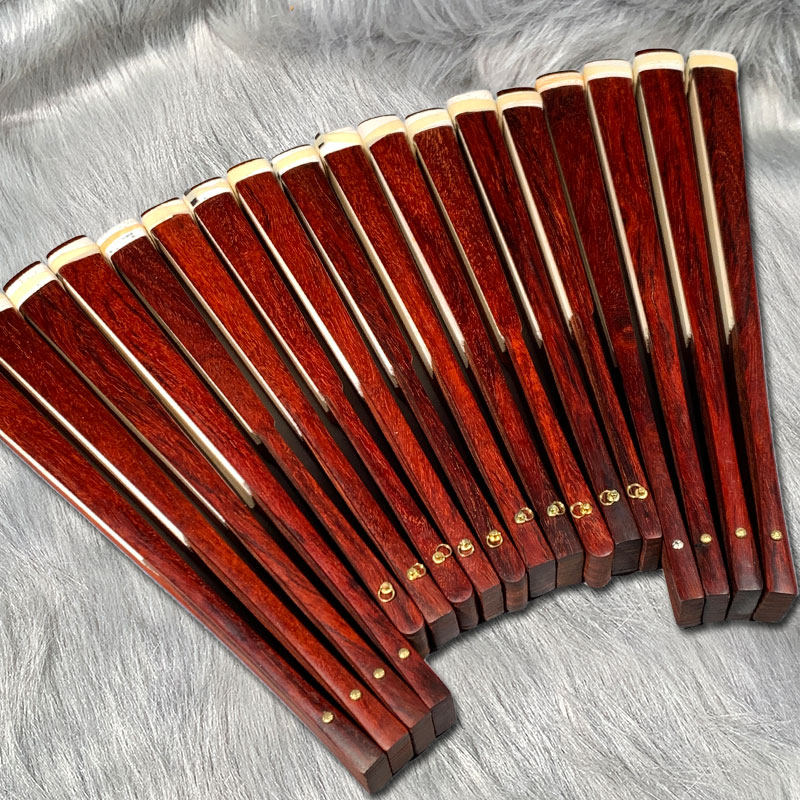 인도 작은 잎 붉은 백단 접는 팬 남자 9 인치 마호가니 문학 팬 고대 스타일 빈 쌀 종이 수제 휴대용 팬 뼈