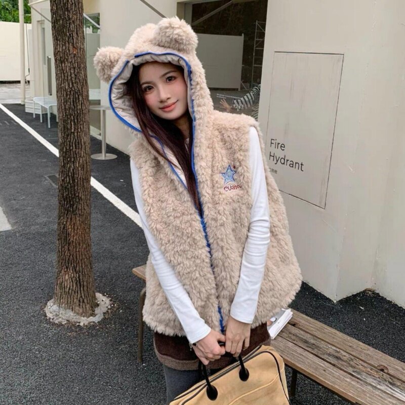 小熊耳朵连帽羊羔毛保暖马甲女