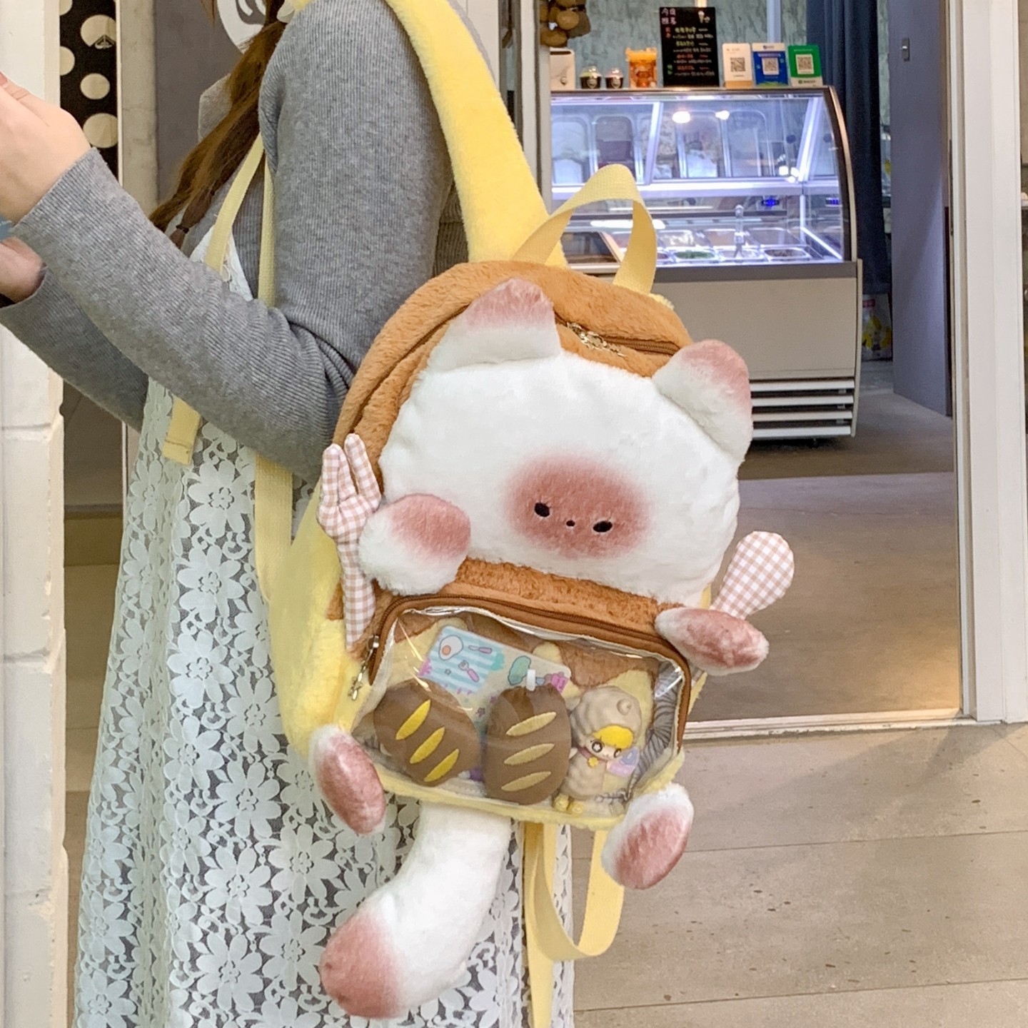 可爱毛绒面包暹罗猫双肩包女日常百搭少女透明吧唧痛包大容量背包,箱包皮具/热销女包/男包,双肩背包,淘宝优惠券,粉丝福利购,淘宝优惠卷