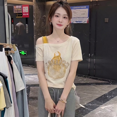 时尚设计感印花短袖T恤女2026夏季新款洋气露肩百搭显瘦小众上衣