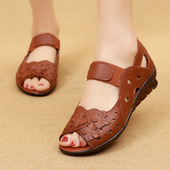真皮女凉鞋 鱼嘴镂空软底女鞋 牛皮平底中年鞋 平跟妈妈鞋 子大码 夏季