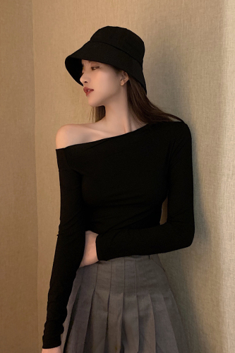 Real shooting 2021 new Korean sexy diagonal shoulder straight neck off shoulder top with broken collarbone bottoming shirt women's long sleeve T-shirt