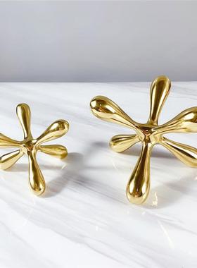 现代简约创意黄铜镇纸压书摆件书房桌面笔托样板房售楼处软装饰品