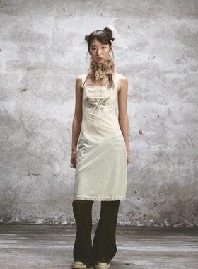 NONAME SPACE两色内搭外穿弹力垂坠透薄印花露背蕾丝吊带连衣裙