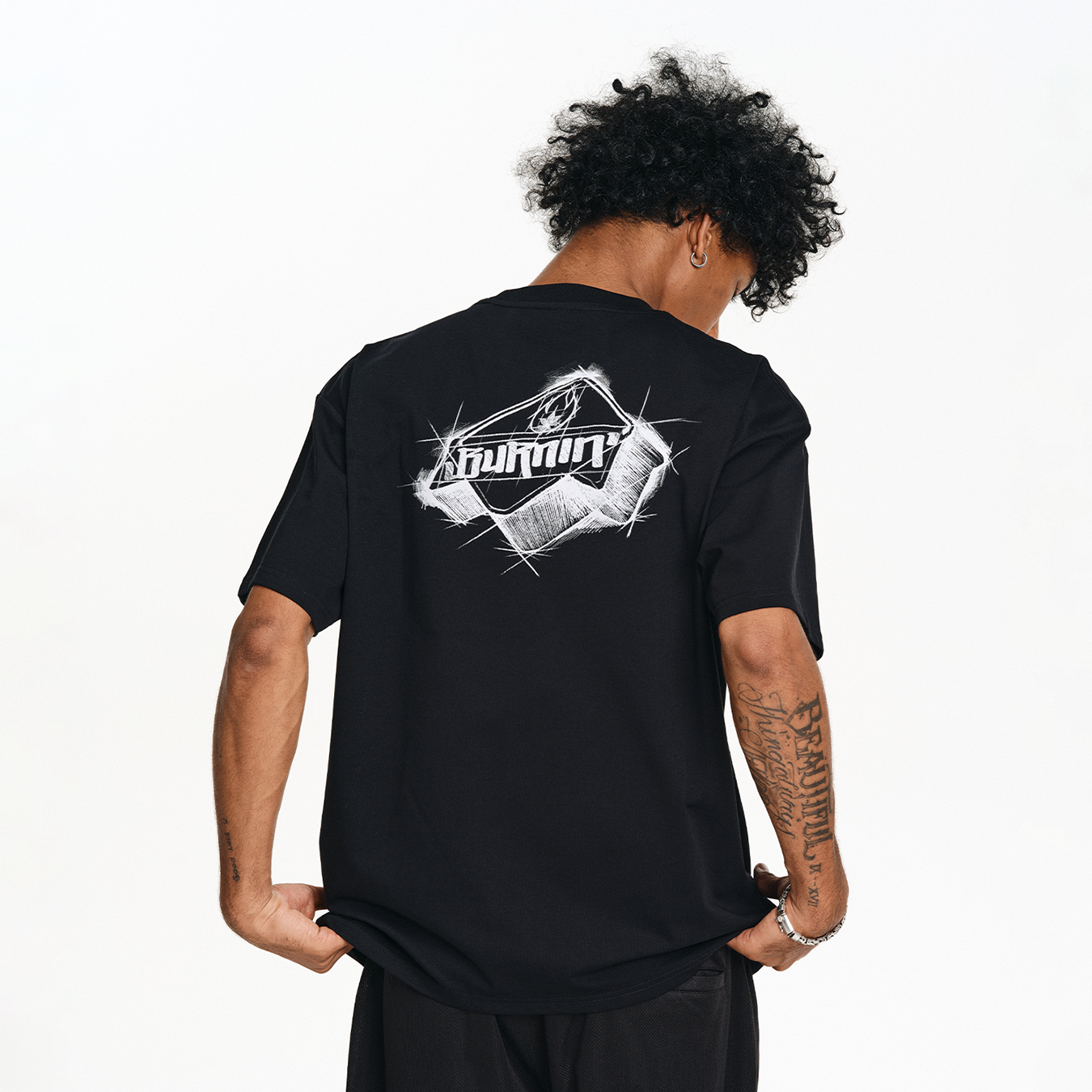 素描线条横排logo短袖T恤