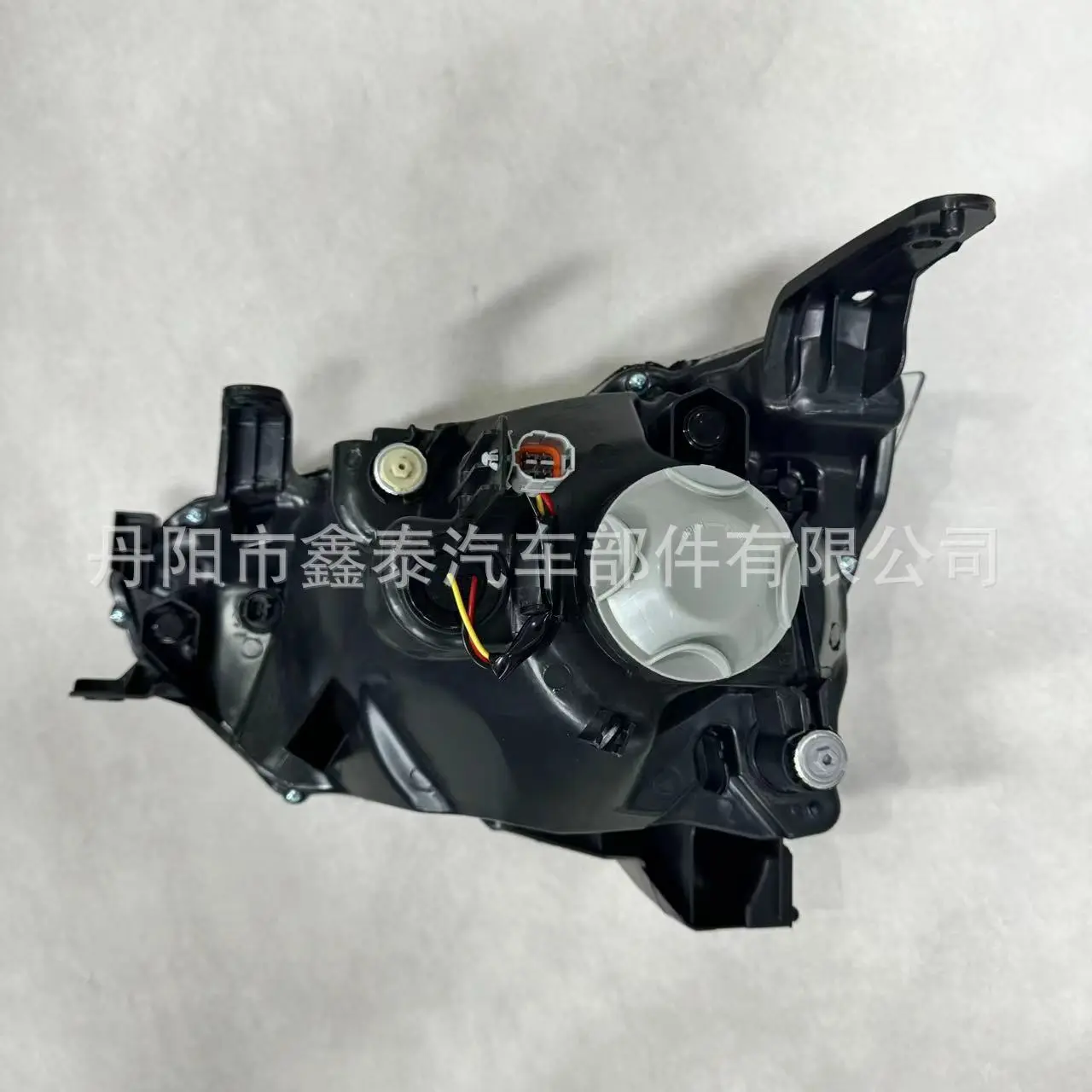 适用于五十铃DMAX2020款低配大灯