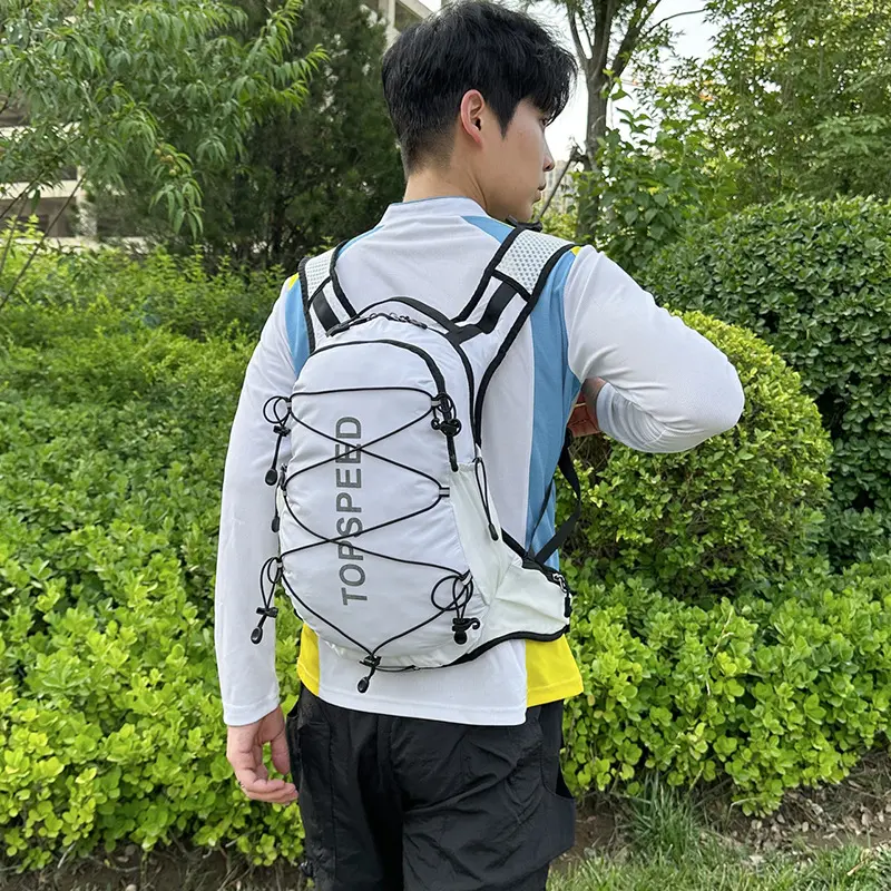 大容量登山包防泼水越野骑行背包