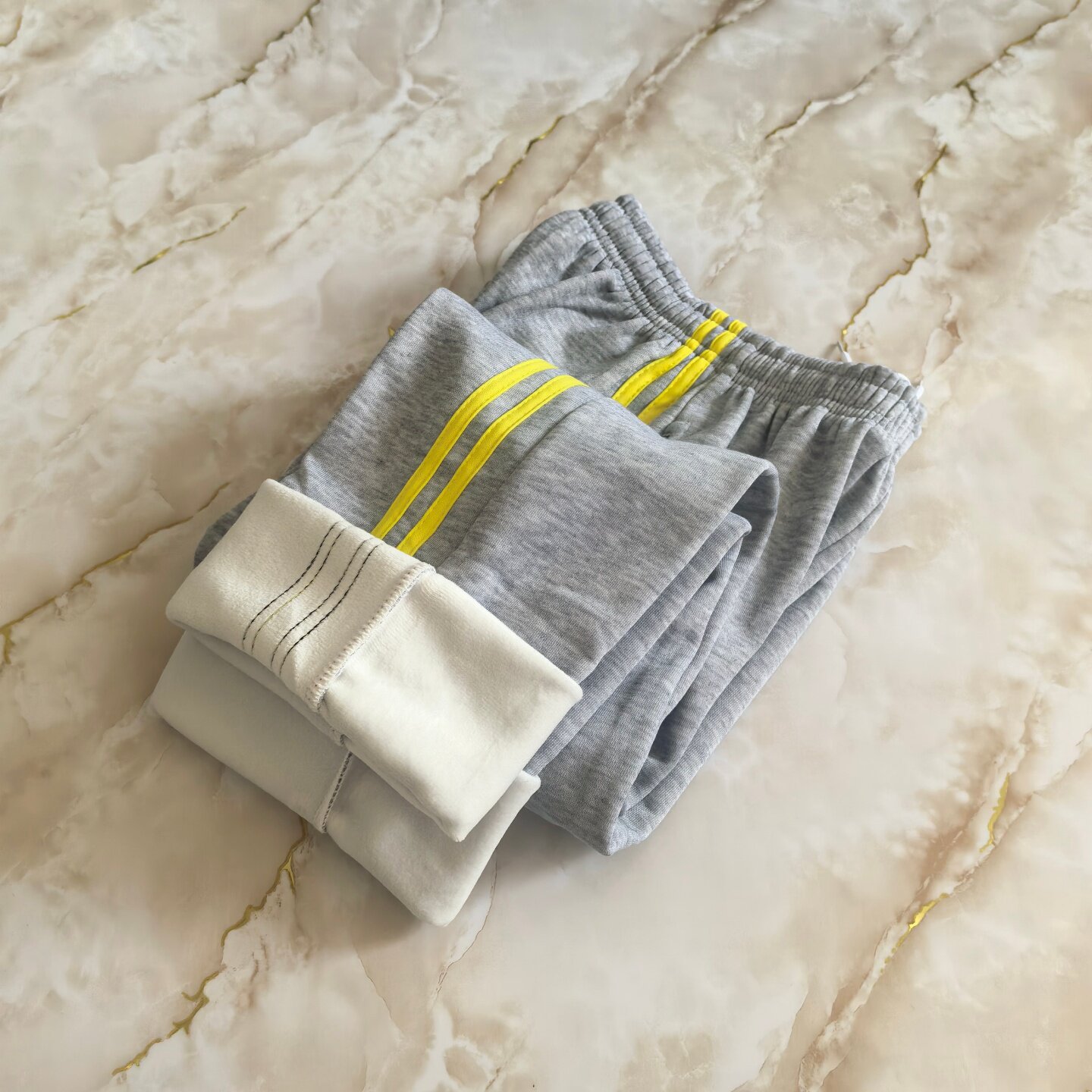 黄色宽条两道杠灰色校服裤子冬季